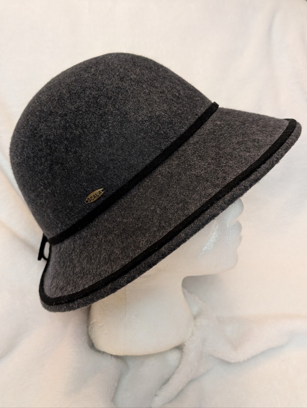 Scala Hat Women's Wool Cloche Bucket Gray black trim vintage style